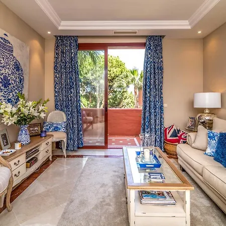 Luxury Spacious Penthouse & Garage 150m To