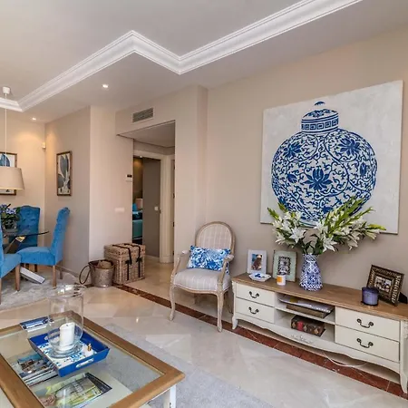 Apartment Luxury Spacious Penthouse & Garage 150m To Marbella