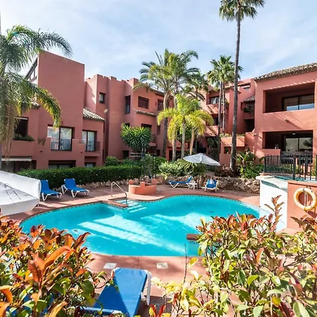Luxury Spacious Penthouse & Garage 150m To Marbella