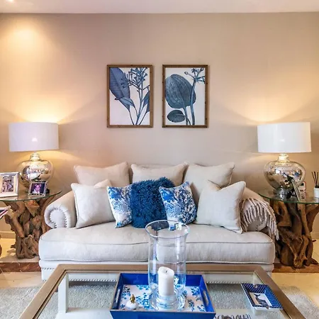 Luxury Spacious Penthouse & Garage 150m To *