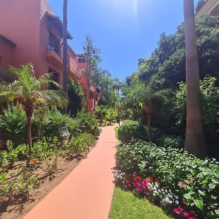 Luxury Spacious Penthouse & Garage 150m To Apartment *