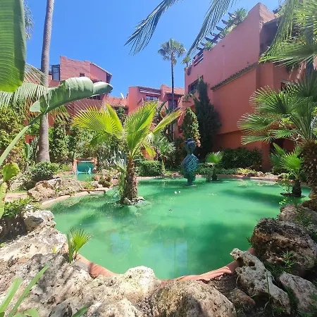 Luxury Spacious Penthouse & Garage 150m To Apartment