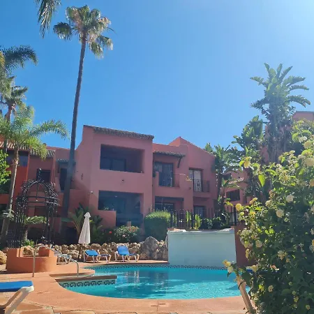 Luxury Spacious Penthouse & Garage 150m To Apartment